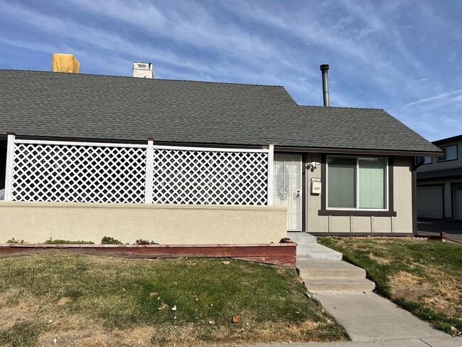 1710 Manchester Way in Sparks, NV - Building Photo - Building Photo