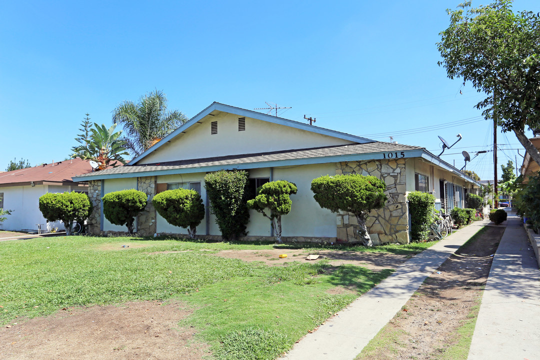 1015 N Lincoln St in Orange, CA - Building Photo