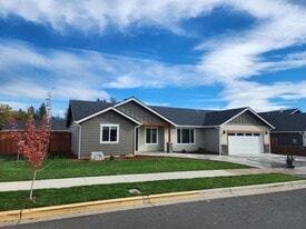 171 SW Jefferson Rd in Grants Pass, OR - Building Photo