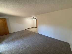 670 Taybin Rd NW in Salem, OR - Foto de edificio - Building Photo