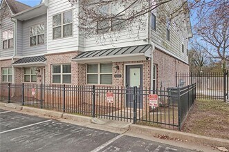 2042 Bolton Rd NW in Atlanta, GA - Building Photo - Building Photo