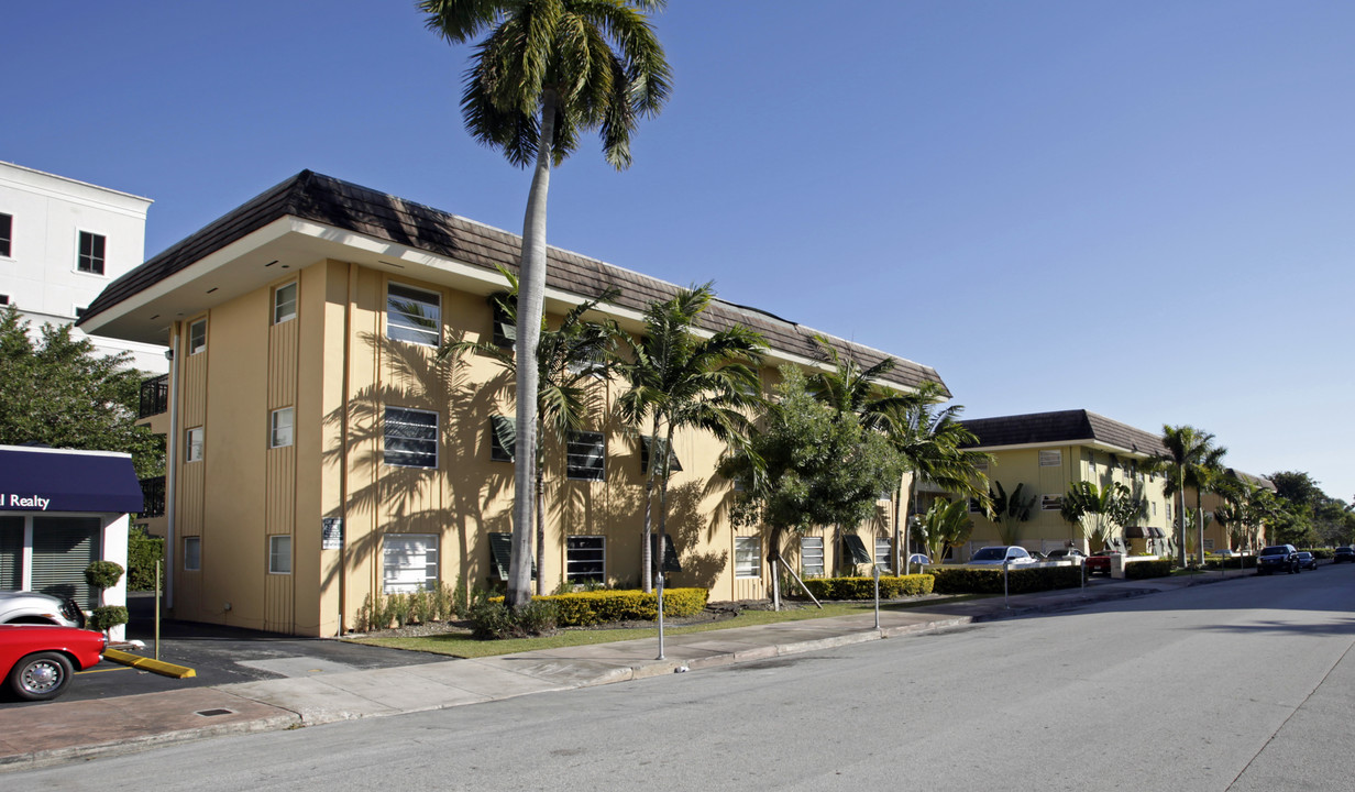 San Remo Apartments in Coral Gables, FL - Building Photo