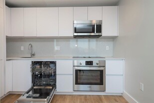 330 Harvard St, Unit 334 - D7 Apartamentos