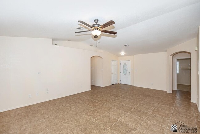 10354 E 37th St in Yuma, AZ - Foto de edificio - Building Photo