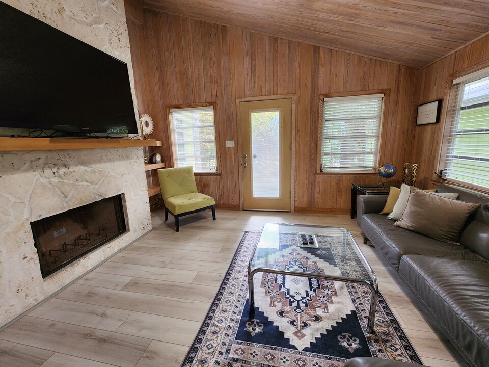 1255 46th St in Sarasota, FL - Building Photo