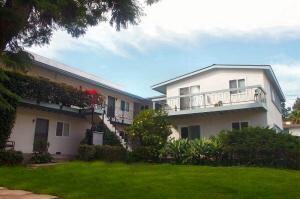 333 E Carrillo St in Santa Barbara, CA - Building Photo