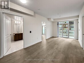 38 Annie Craig Dr in Toronto, ON - Building Photo - Building Photo