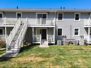 60 Carriage Path S in Milford, CT - Building Photo - Building Photo