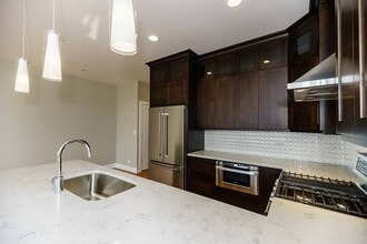 2612 W Fullerton Ave in Chicago, IL - Building Photo - Building Photo
