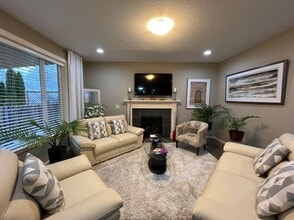 2205 SE Cochran Dr in Gresham, OR - Building Photo - Building Photo