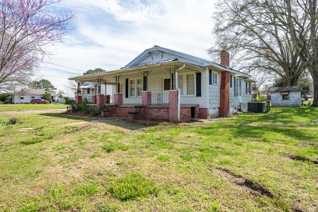 5752 Warrior River Rd in Bessemer, AL - Building Photo - Building Photo