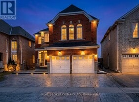 5218 Oscar Peterson Blvd in Mississauga, ON - Building Photo