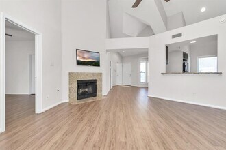 4144 Greystone Way in Sugar Land, TX - Building Photo - Building Photo