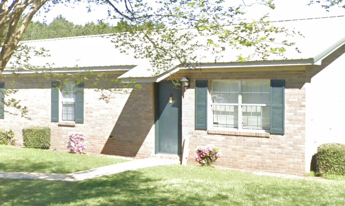 598 Hartley St in McKenzie, AL - Building Photo