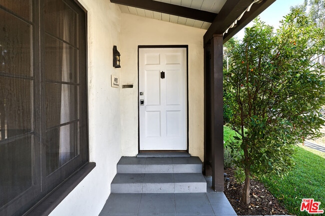 1430 S Sierra Bonita Ave in Los Angeles, CA - Building Photo - Building Photo