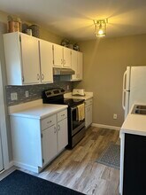 4945 Singleton Dr in Hilliard, OH - Foto de edificio - Building Photo