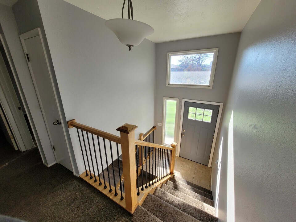 8255 Ivy Dr in Midvale, UT - Building Photo