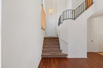 4915 Strauss Dr in Las Vegas, NV - Foto de edificio - Building Photo