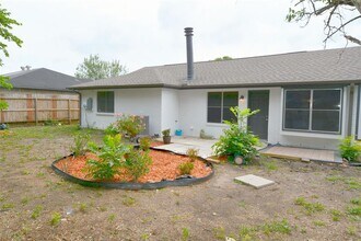10321 Long River Dr in Sugar Land, TX - Building Photo - Building Photo