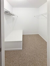 63 Spuhler Dr in Batavia, IL - Foto de edificio - Building Photo