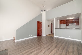 Cherokee Courtyard Apartments in Los Angeles, CA - Building Photo - Interior Photo