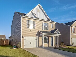 1719 Camazay Dr in Sumter, SC - Building Photo - Building Photo