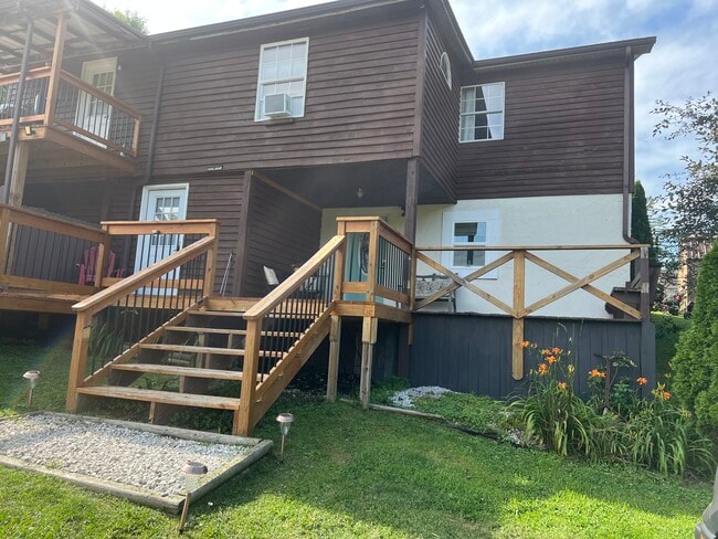 1624 Armstrong Rd