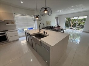 4943 SW 35th Terrace in Fort Lauderdale, FL - Building Photo - Building Photo