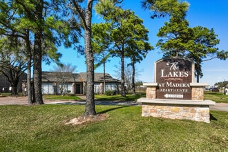 Lakes at Madera in Baytown, TX - Building Photo - Building Photo