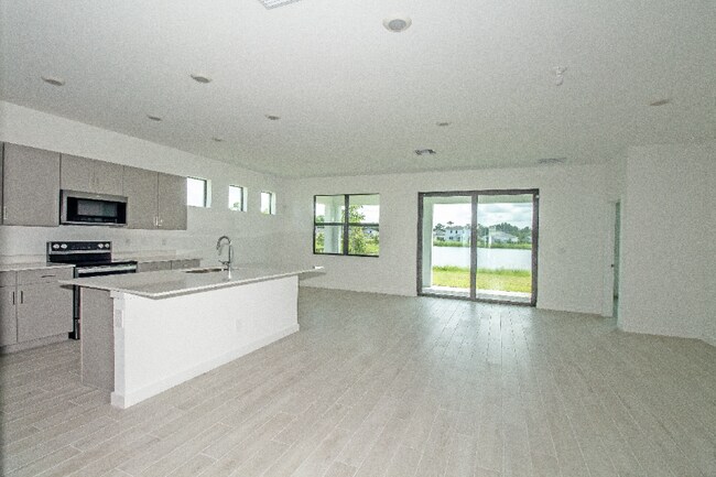 5729 SE Sky Blue Cir in Stuart, FL - Building Photo - Building Photo