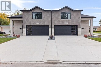 2159 Parkdale Pl in Windsor, ON - Building Photo - Building Photo