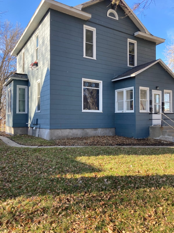 912 5th St SW, Unit 3 in Willmar, MN - Foto de edificio - Building Photo