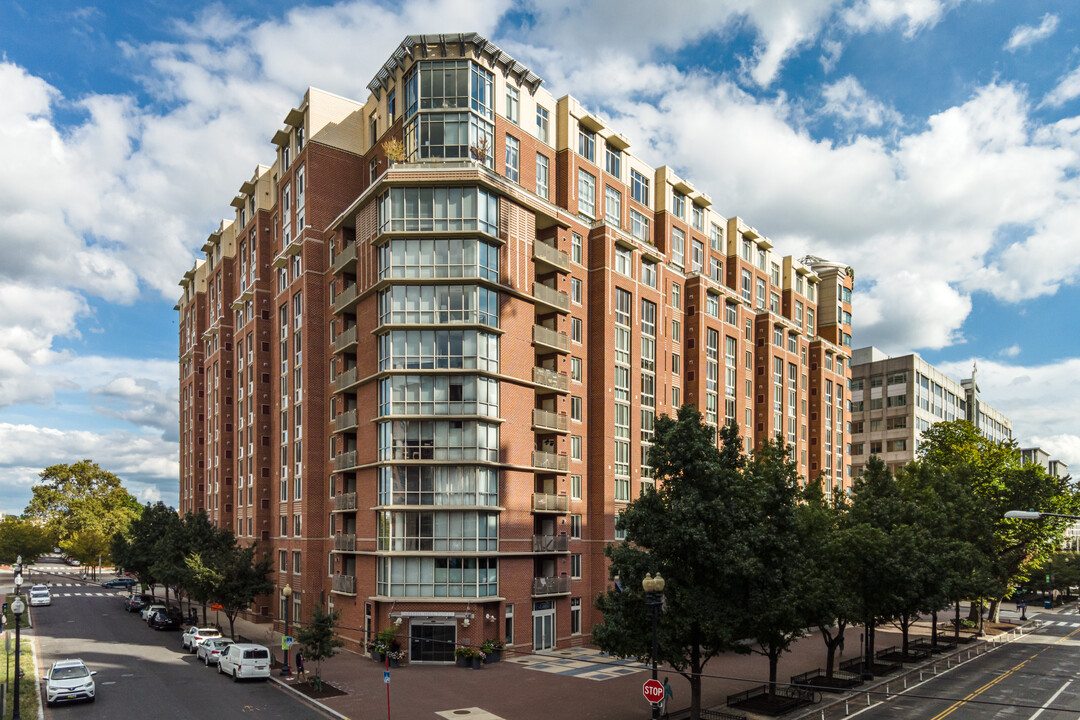 Capitol Hill Tower in Washington, DC - Building Photo