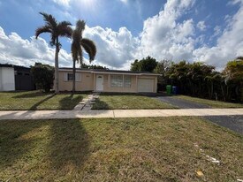 8660 NW 26th Pl in Sunrise, FL - Building Photo