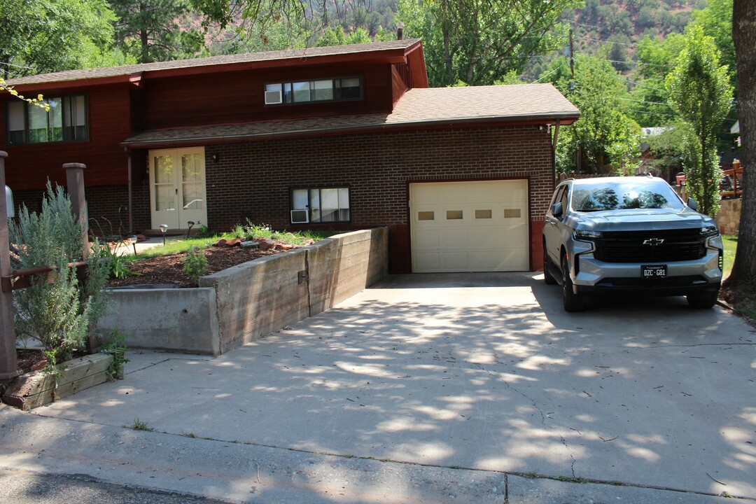 2206 Bennett Ave in Glenwood Springs, CO - Foto de edificio