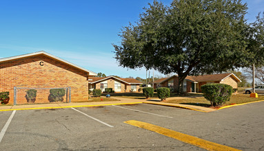 Parkview Manor Apartments in Quincy, FL - Building Photo - Building Photo