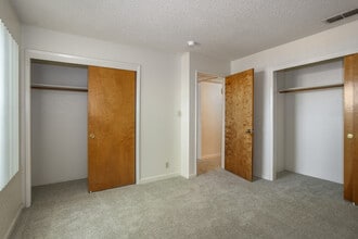 Palm Terrace Apartments in Sacramento, CA - Building Photo - Interior Photo