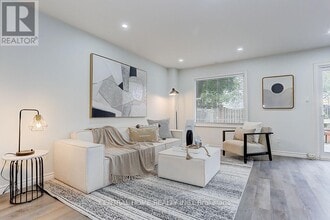 12 Woolen Mill Rd in Markham, ON - Building Photo - Building Photo