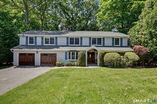 40 Mianus View Terrace in Greenwich, CT - Building Photo