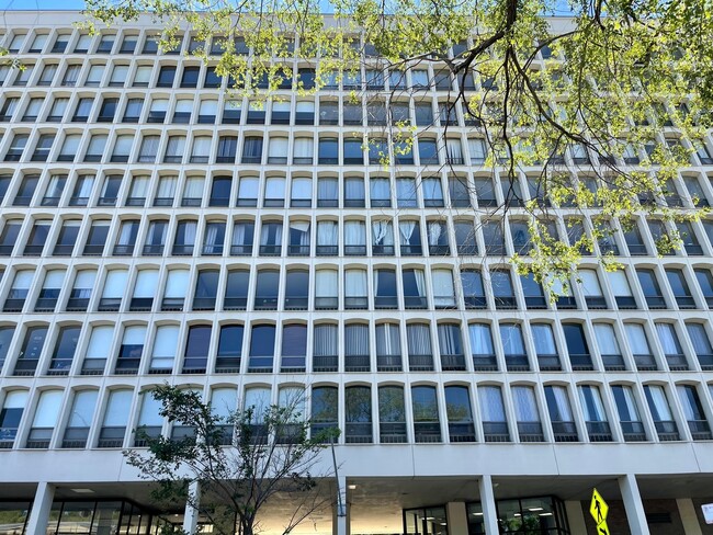 property at 1401 E 55th St