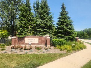 208 W Hyde St in Arlington Heights, IL - Building Photo - Building Photo
