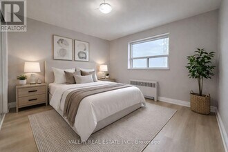 1725 Lawrence Ave E in Toronto, ON - Building Photo - Building Photo