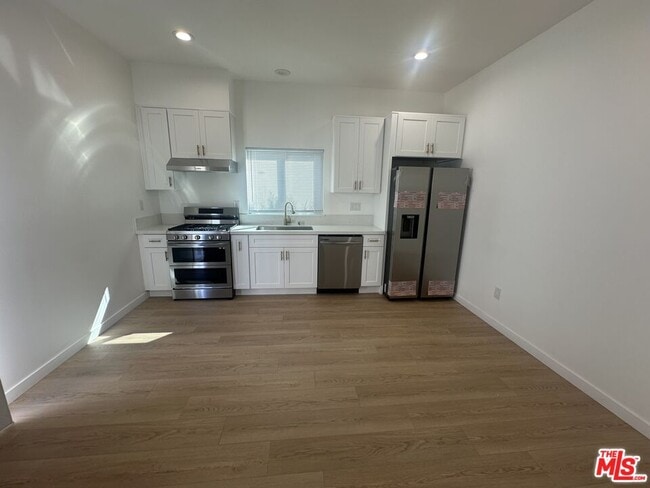 property at 1174 S Windsor Blvd