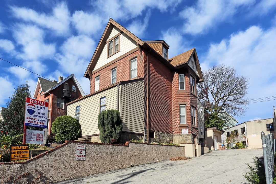 23 W Baltimore Ave in Clifton Heights, PA - Building Photo