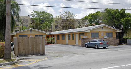 Manor Apartments in Miami, FL - Building Photo - Building Photo