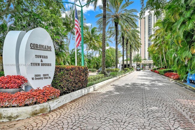 20335 W Country Club Dr in Aventura, FL - Foto de edificio - Building Photo