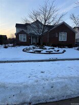 2738 Long Meadow Ln in Rochester Hills, MI - Building Photo