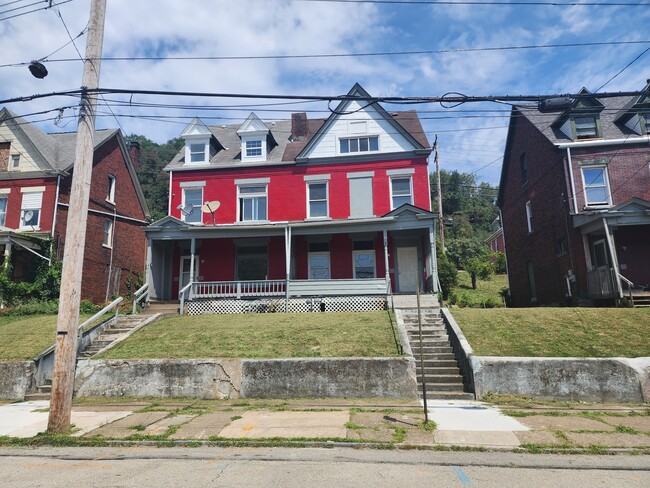 property at 446 Airbrake Ave