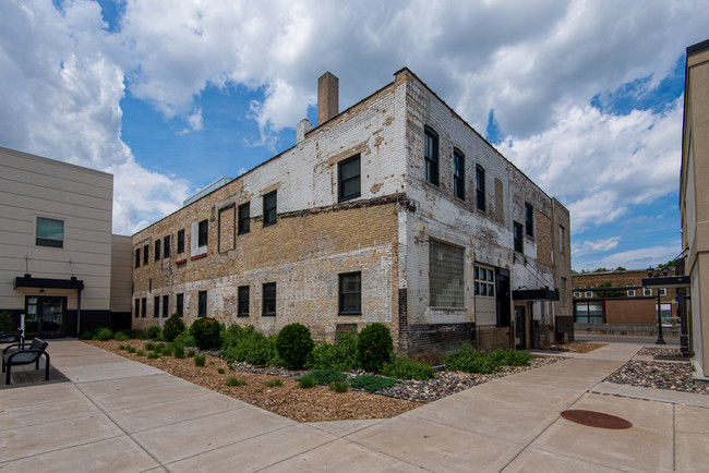 Western U Plaza in St. Paul, MN - Building Photo - Building Photo