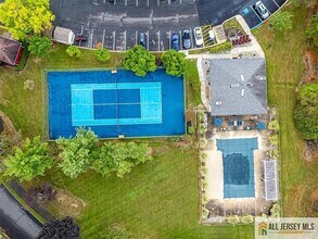 243 Bromley Pl in East Brunswick, NJ - Foto de edificio - Building Photo